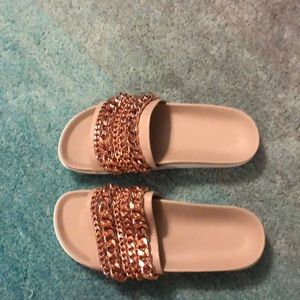 ☀️👯‍♀️Kendall + Kylie Shiloh sandals ❤️